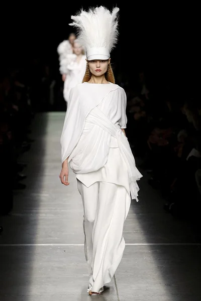 Look 48